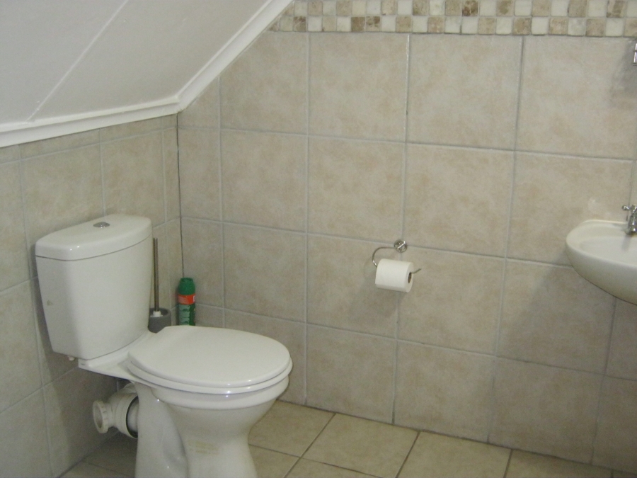 To Let 3 Bedroom Property for Rent in Longdown Western Cape
